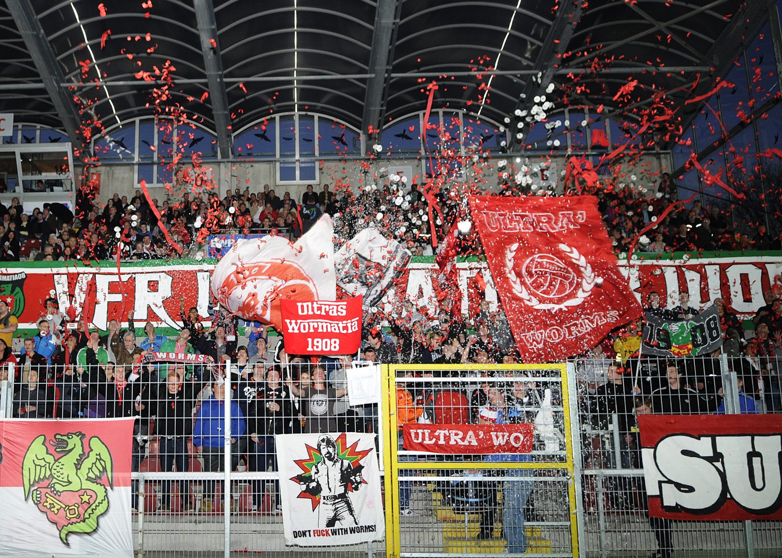 Das neue Trainerteam des VfR Wormatia Worms steht
